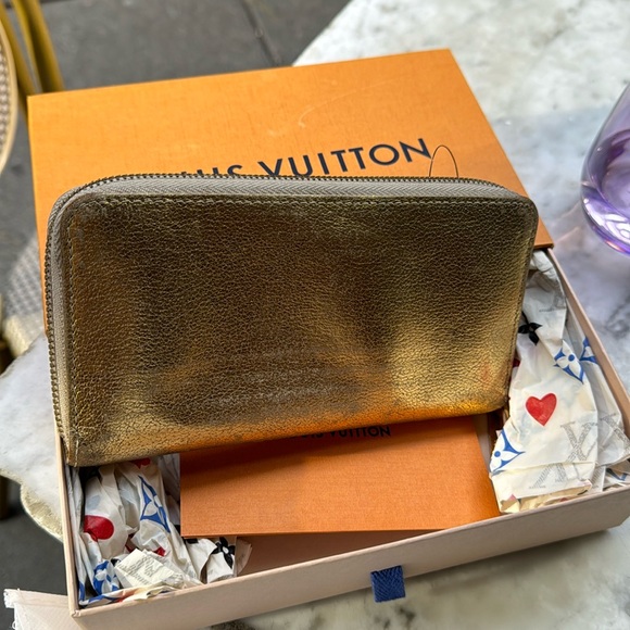 Louis Vuitton Gold Suhali Zippy Wallet 100% Authentic - Picture 3 of 17